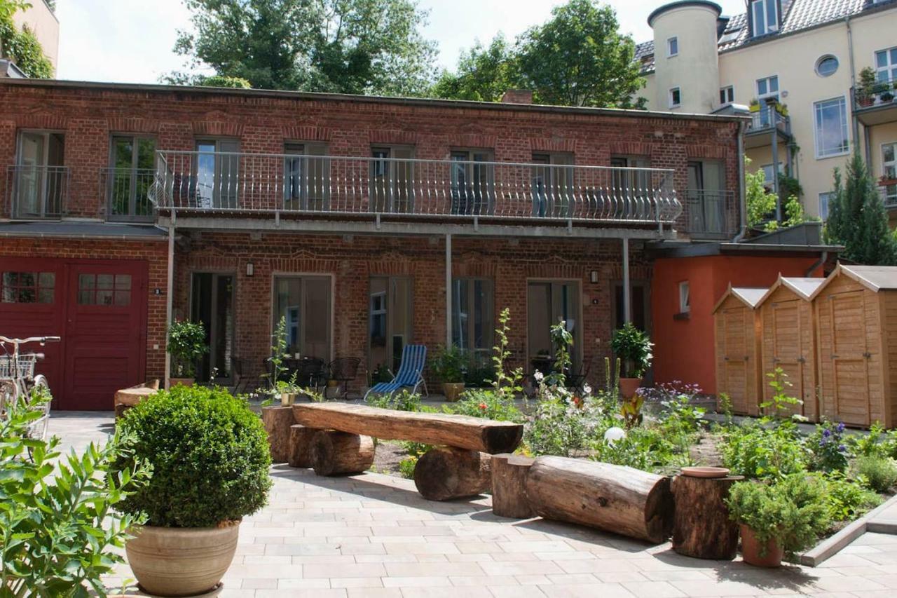 Beautiful And Cozy Remise For Up To 6 Guests Apartman Berlin Kültér fotó